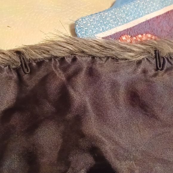 Fuzzy Vest size L - Picture 9 of 9